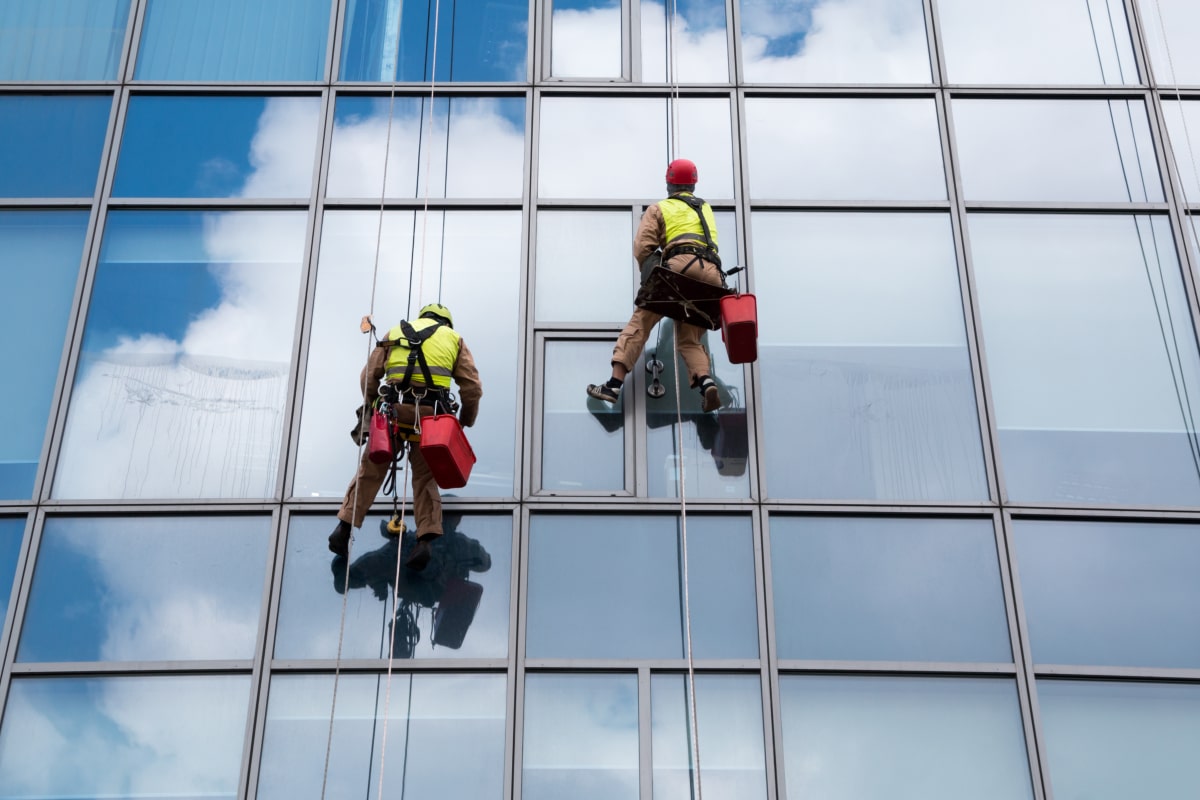 Window washing company as example of eternally profitable model of acquisition